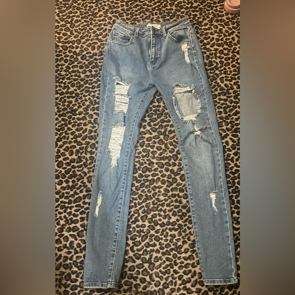 Distressed junior Encore jeans size 7